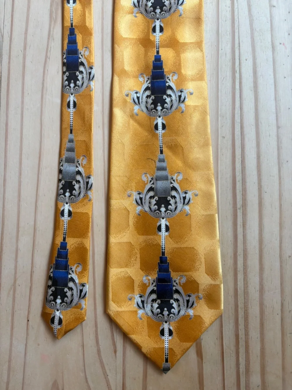 Bello Uomo Vintage 100% Silk Gold Geometric Giraffe Print Wide Necktie